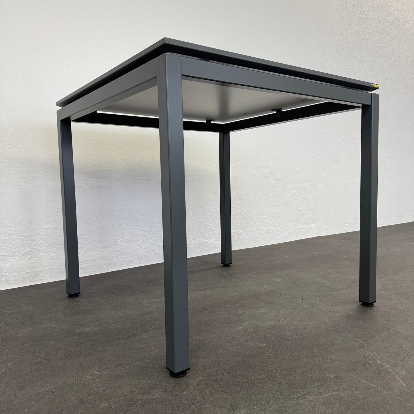 Lista Office Motion Sitzungstisch seitliche Ansicht von unten