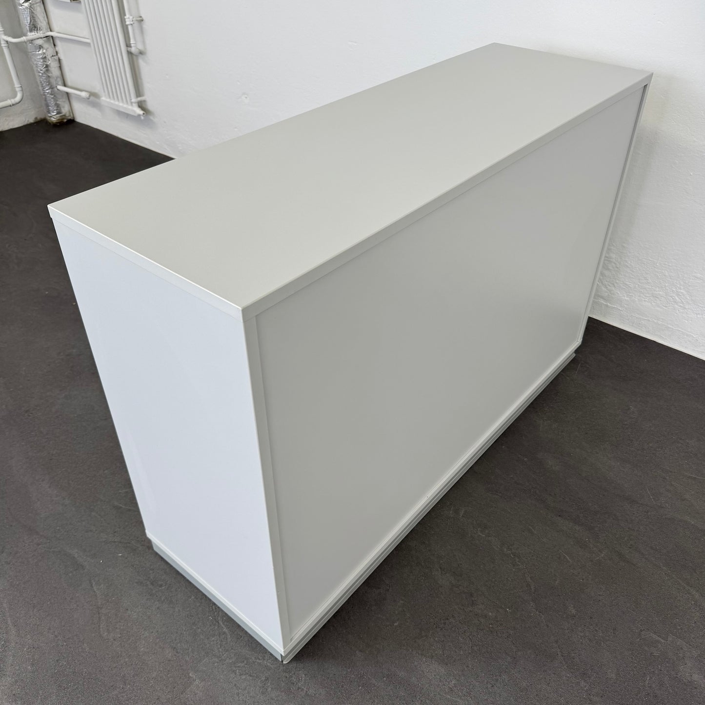 Echo Classic Lateralschrankschrank seitliche ansicht