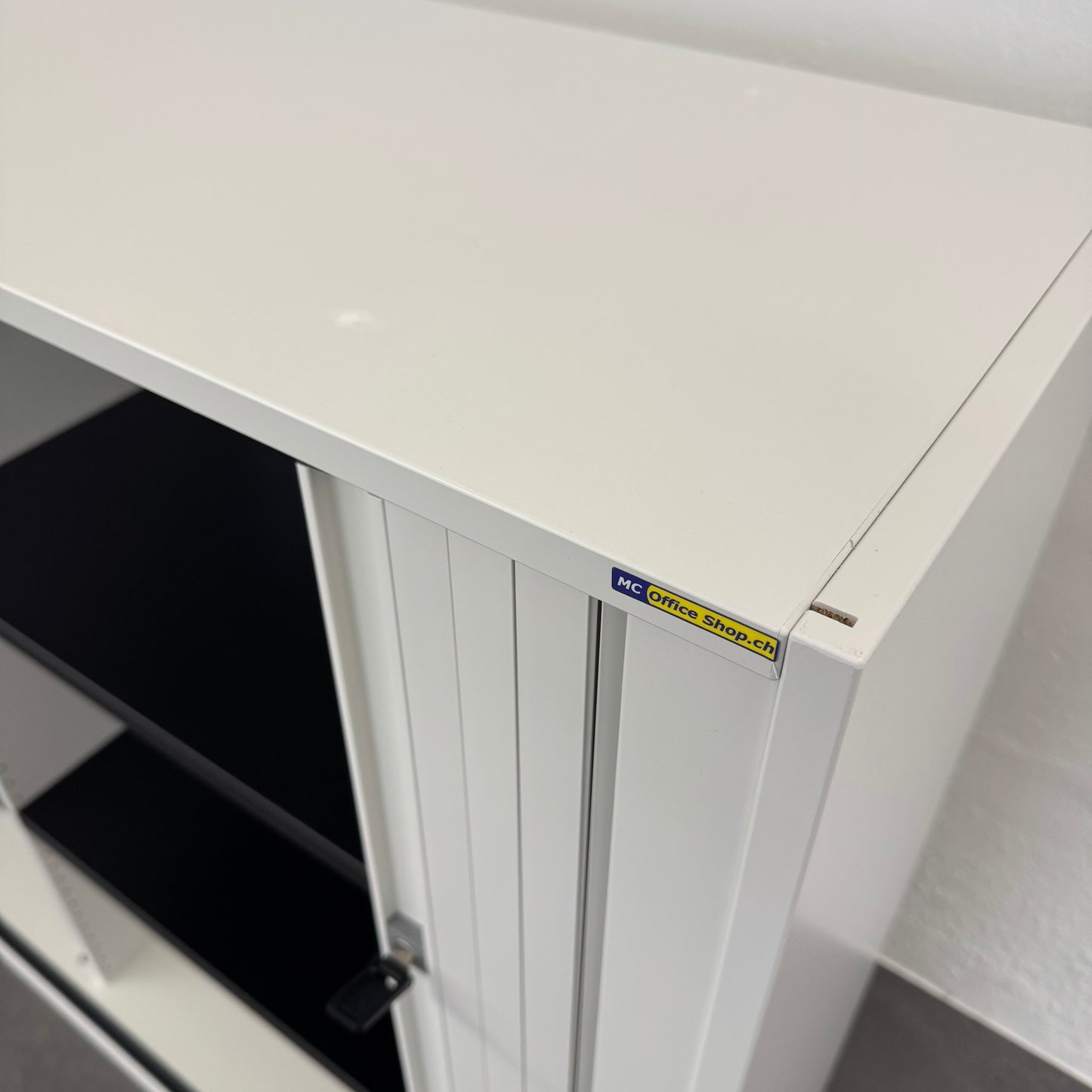 Steelcase Share It Lateralschrank Ansicht Schaden Deckblatt