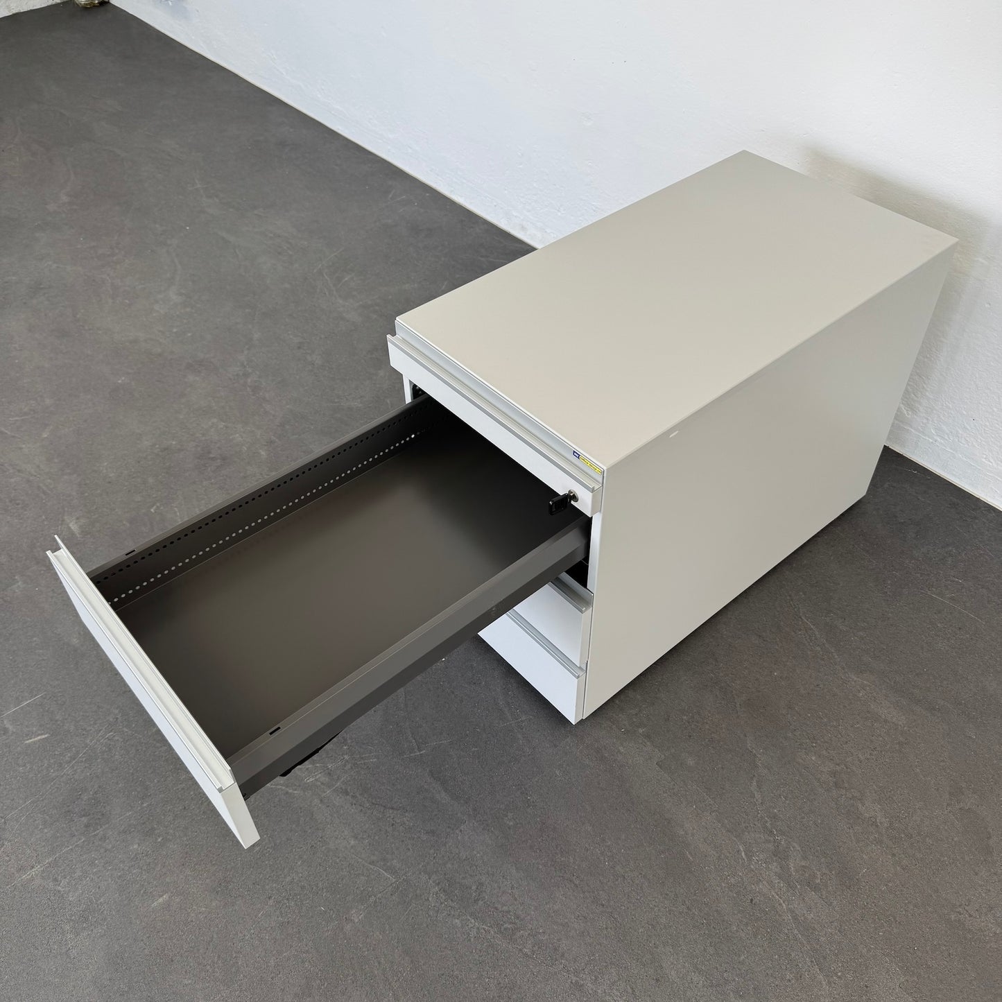 Denz D3 Unterstell-Korpus obere Schublade offen