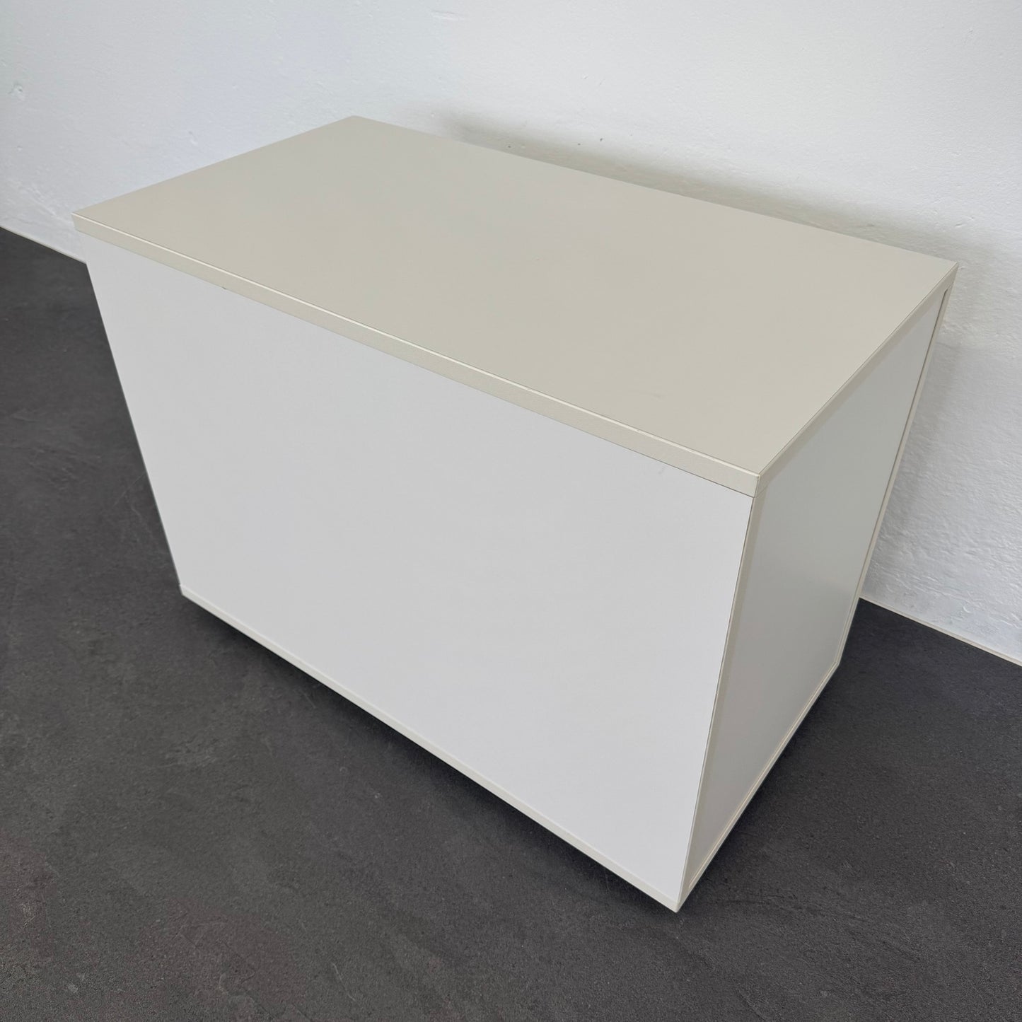 Elan New City Unterstell-Korpus Ansicht von der Seite