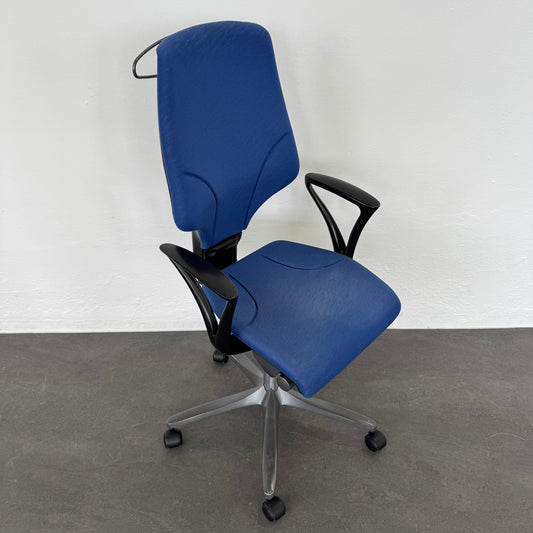 Giroflex G64 Bürodrehstuhl mit Armlehnen und Kleiderbügel