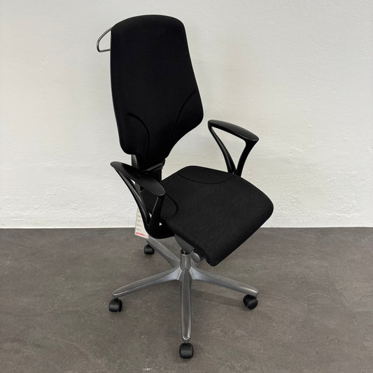 Giroflex G64 Bürodrehstuhl mit Armlehnen und Kleiderbügel