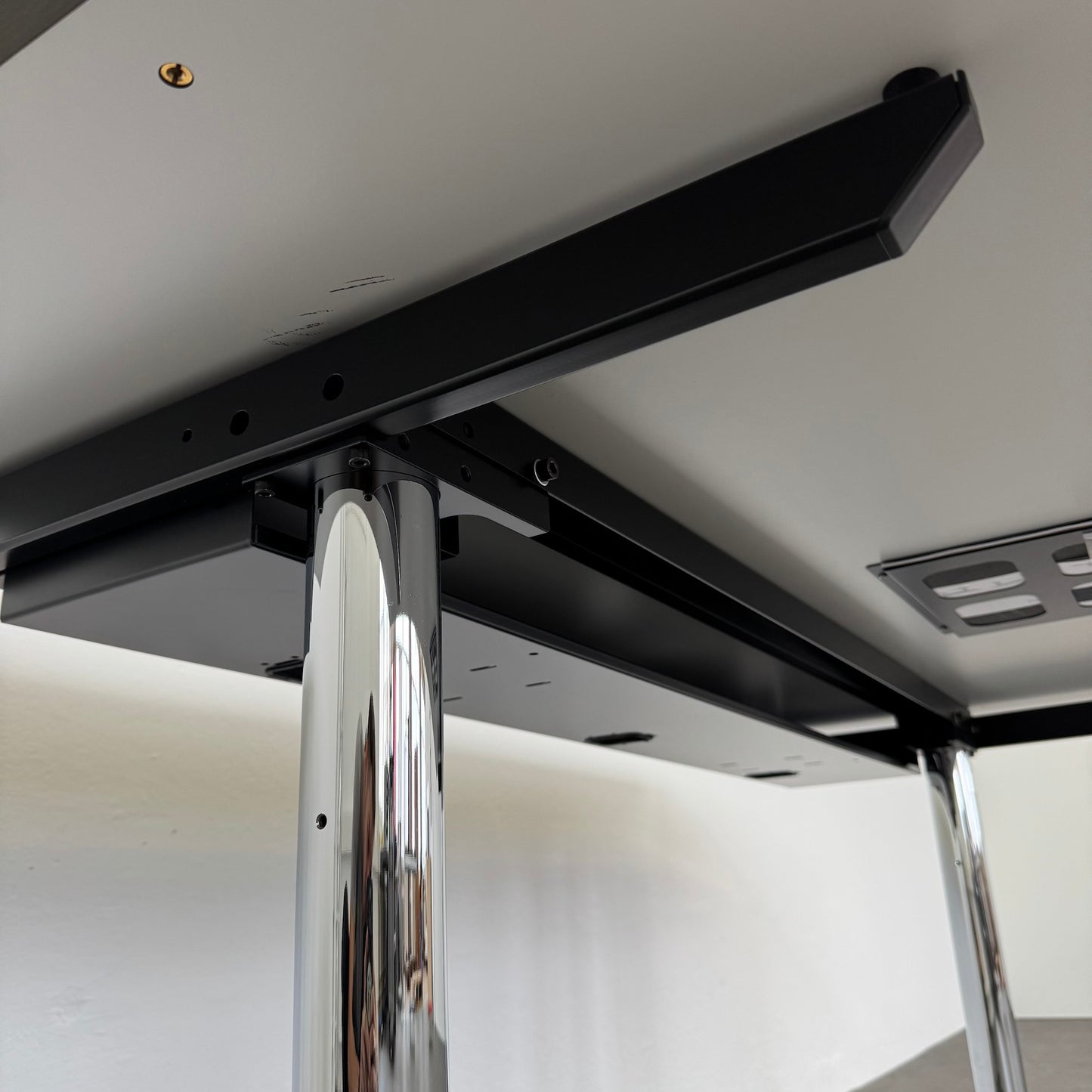 USM-Haller Kitos Tisch Detailfoto von unten - 6038617