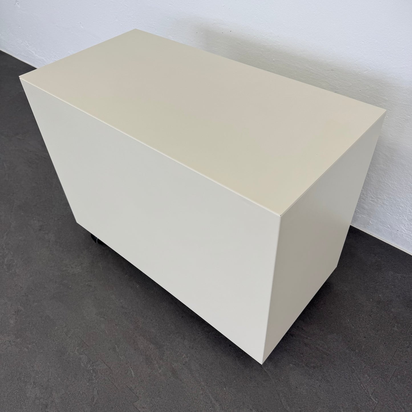 Lista Office LO Serie L Roll-Korpus Ansicht von hinten