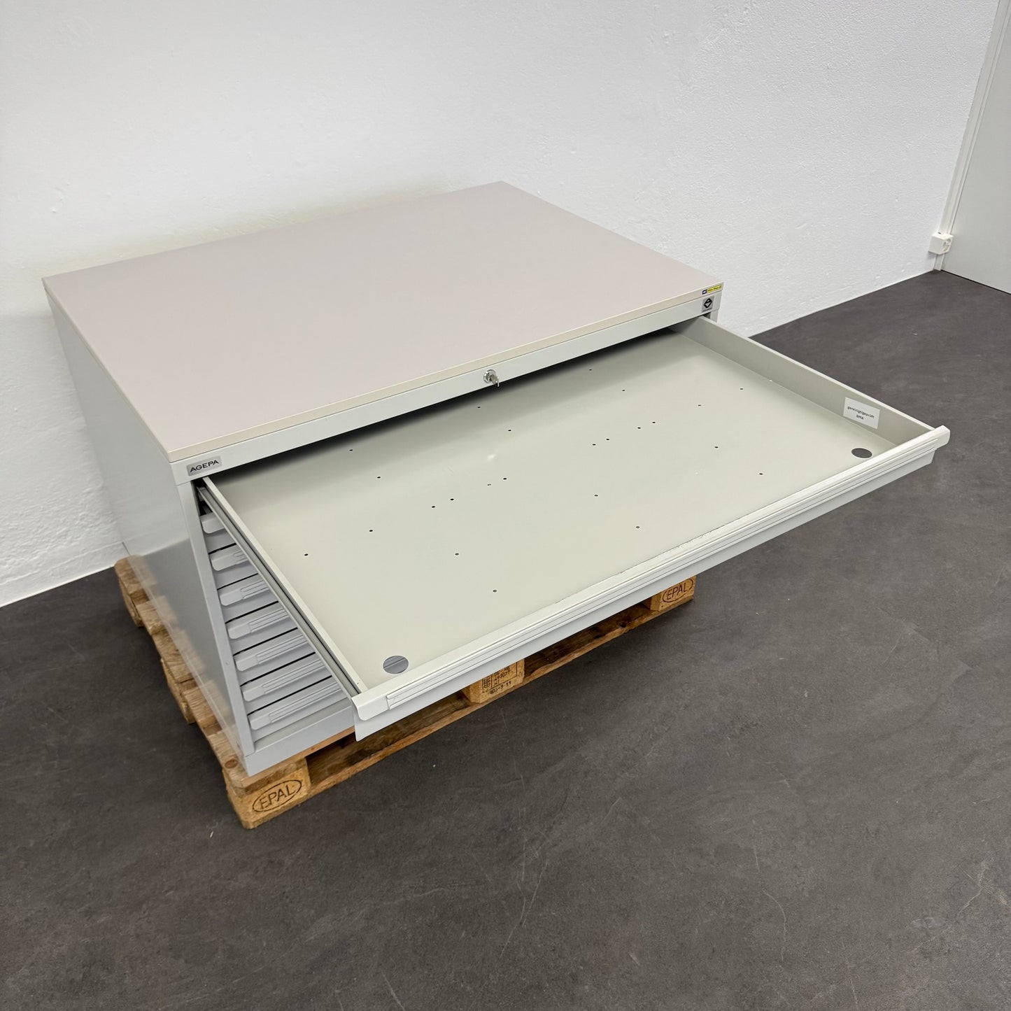 Agepa Variant Planschrank mit oberster Schublade offen
