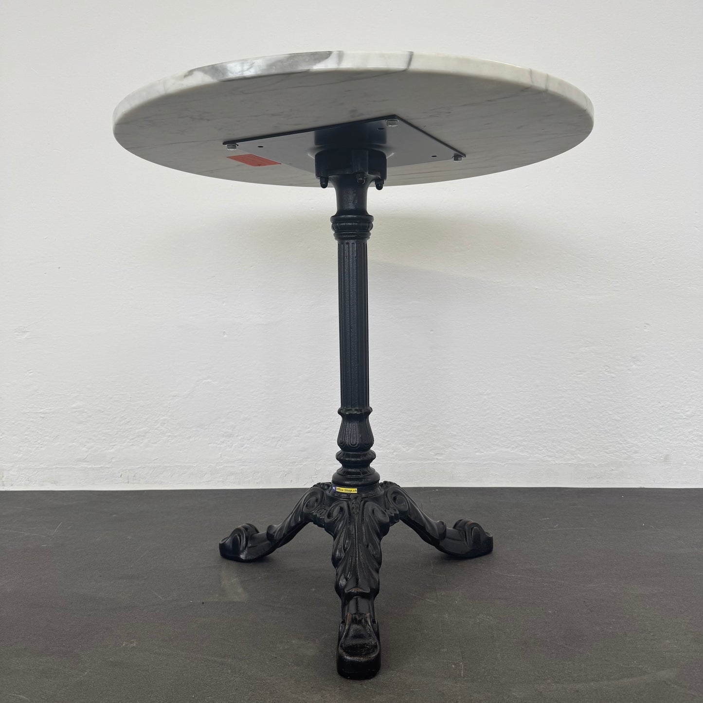 Top Design Classic Bistrotisch mit schwarzem Gusseisenfuss