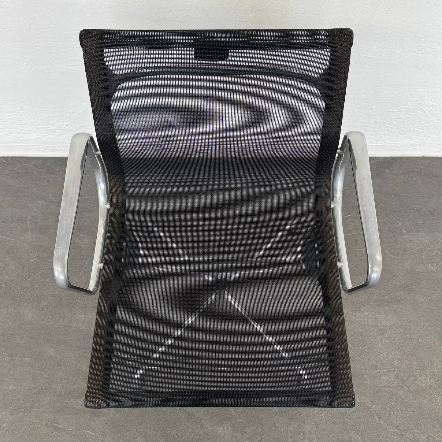 Vitra Eames Alu Chair EA107 Netz Ansicht von oben - 6038762