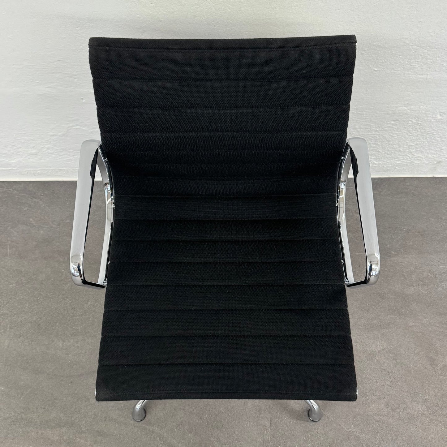 Vitra Eames Alu Chair EA104 Hopsakbezug Ansicht von oben - 6038769
