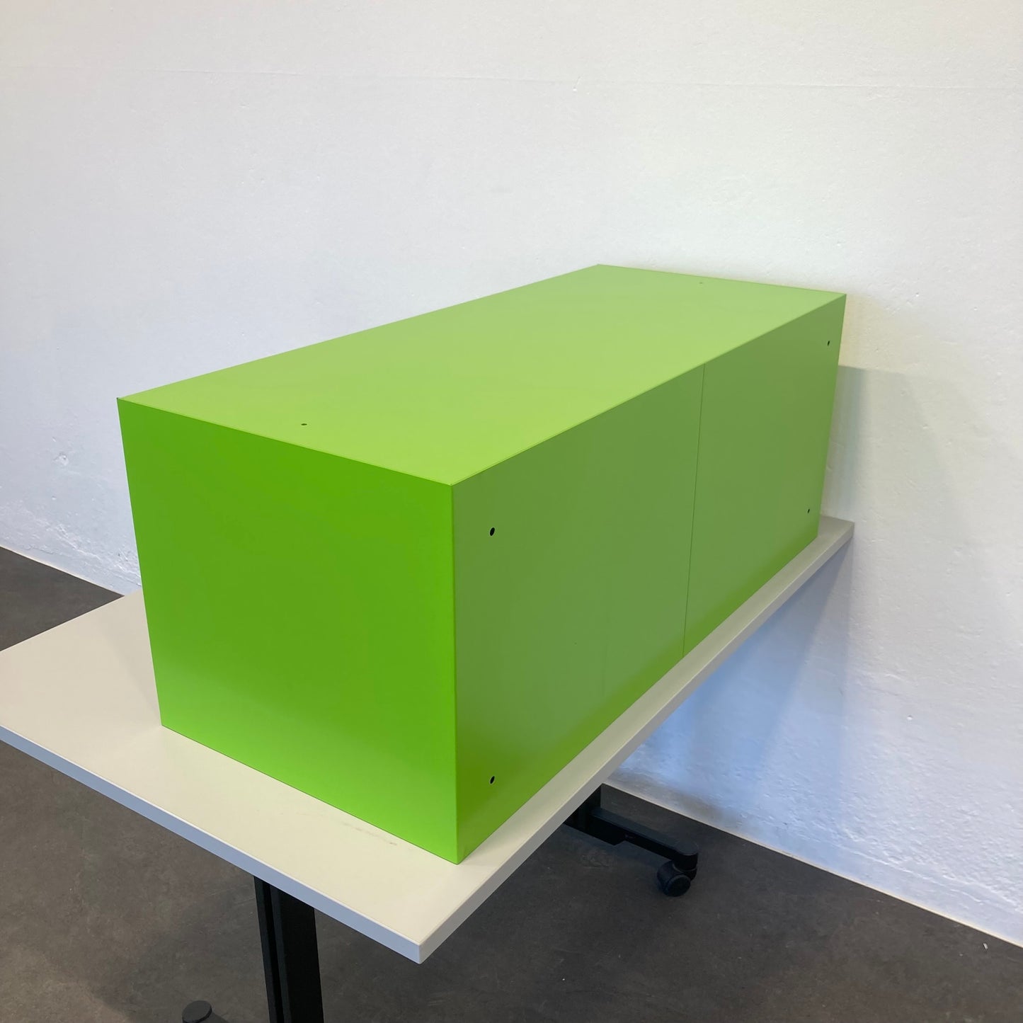 Lista Office LO Locker Grasgrün Ansicht von hinten - 6039012