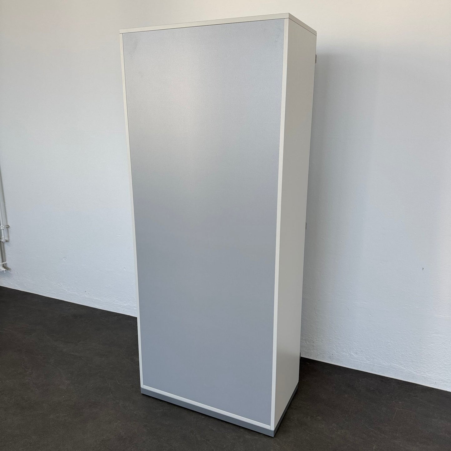 Steelcase Share It Flügeltür-Garderobenschrank Ansicht von hinten - 6040059