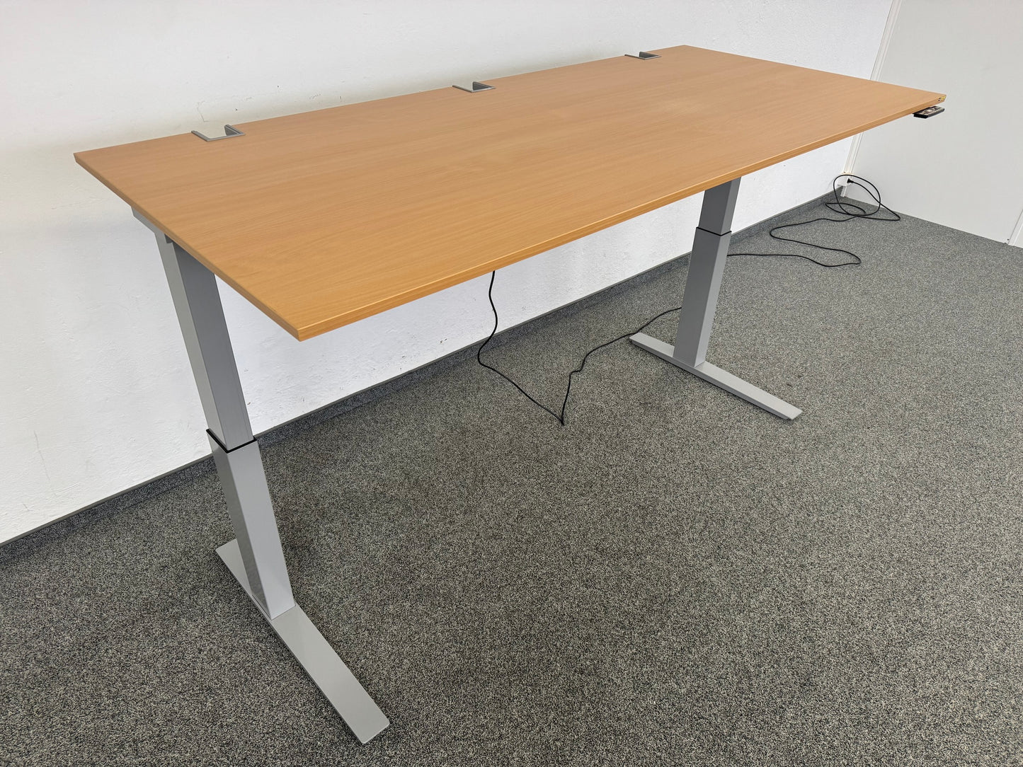 Kinnarps Serie P Sitz-Steh Schreibtisch
