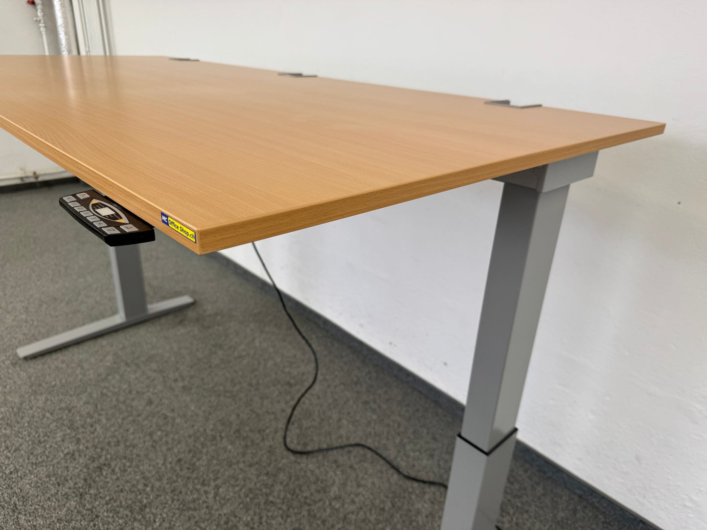 Kinnarps Serie P Sitz-Steh Schreibtisch
