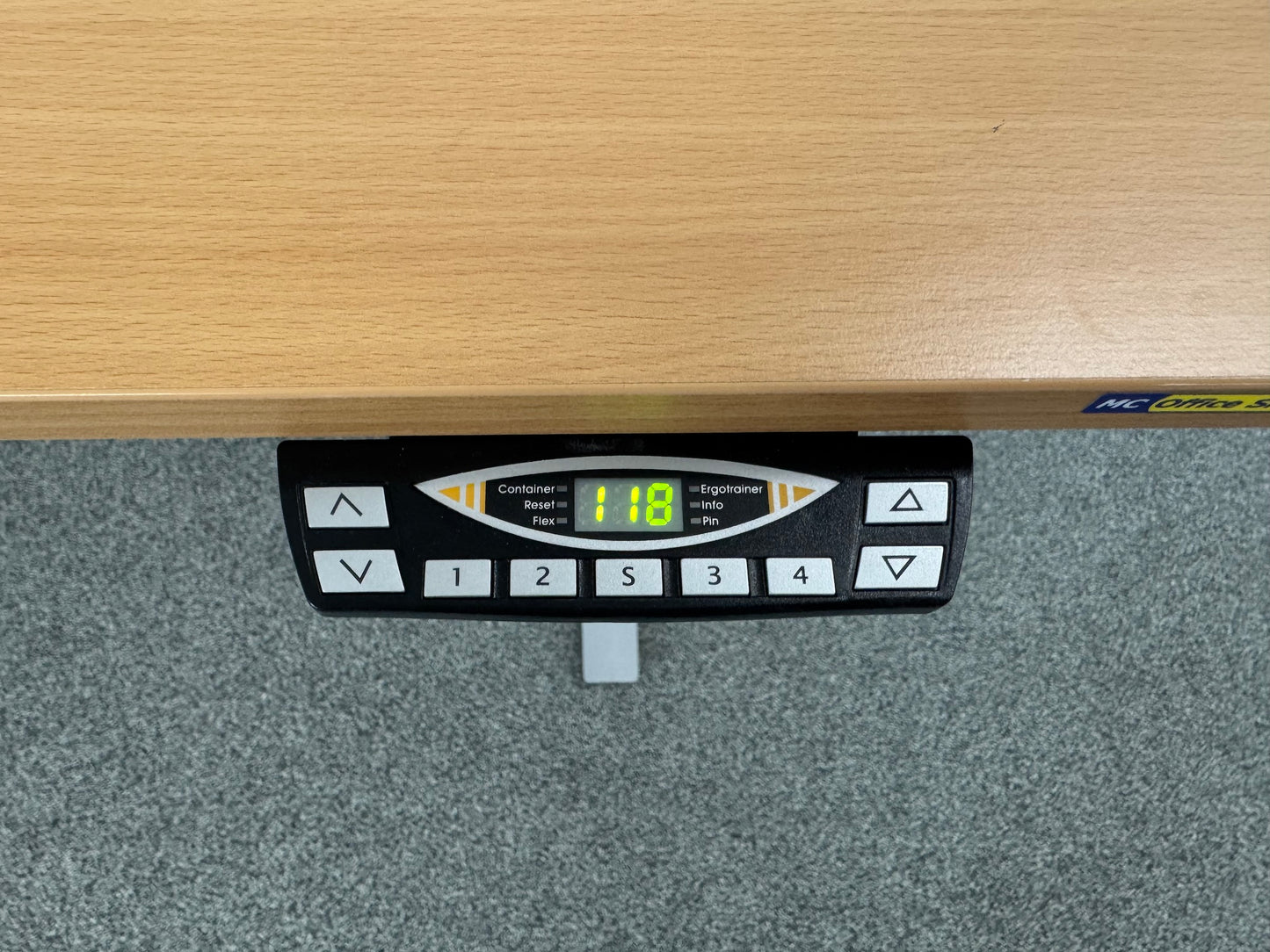 Kinnarps Serie P Sitz-Steh Schreibtisch