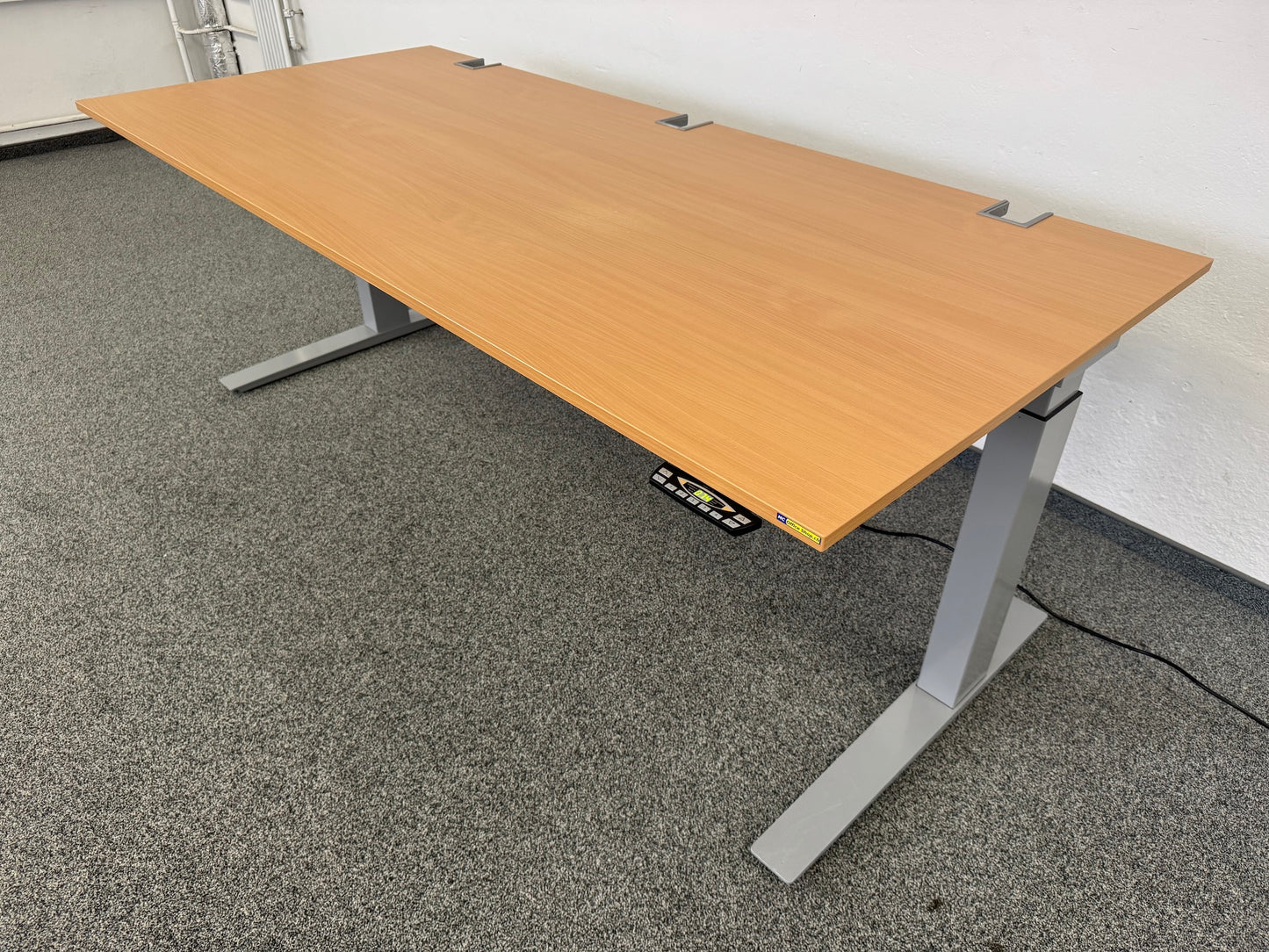 Kinnarps Serie P Sitz-Steh Schreibtisch