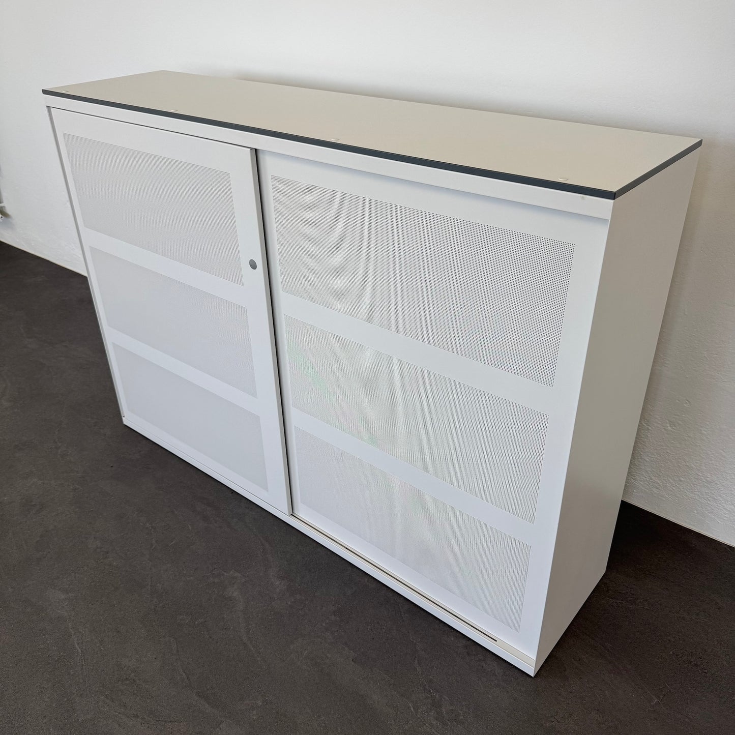 Lista Office Storage Twin Schiebetürschrank