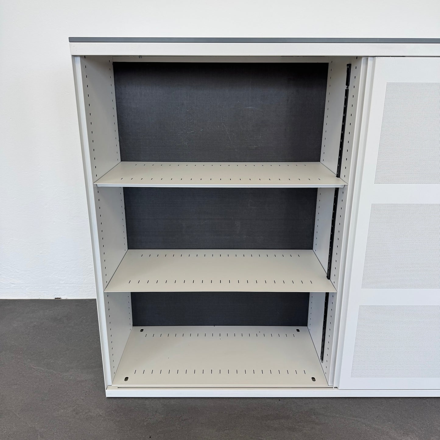 Lista Office Storage Twin Schiebetürschrank