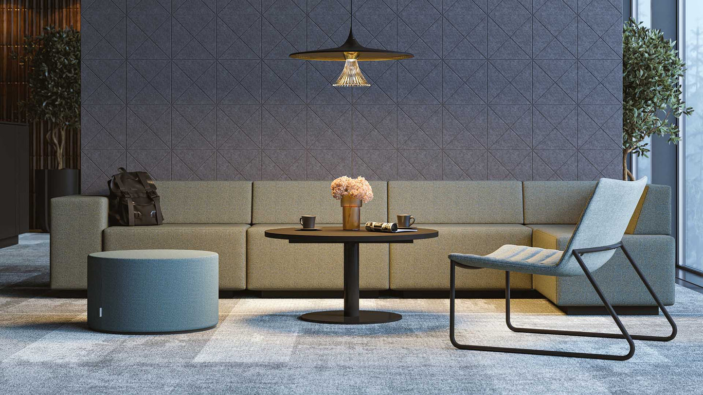 Forum Kaffetisch im Loungebereich von vorne