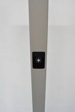 Laden Sie das Bild in den Galerie-Viewer, MC MyLight LED Maye F-S Indirekt-/Direktleuchte mit Sensor - Aluminium - RAL 9006 Weissaluminium