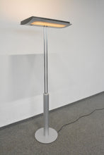 Laden Sie das Bild in den Galerie-Viewer, Regent Pro Light Indirekt-/Direktleuchte Dimmbar - mit Sensor - 4 x 55 Watt - Metall - Silbergrau