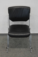 Laden Sie das Bild in den Galerie-Viewer, Giroflex G33 Sitzungsstuhl ohne Armlehnen - Leder - Schwarz