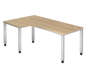 Schlichter Eck-Schreibtisch mit Tischplatte in hellem Holzdekor und hellen, metallenen Beinen