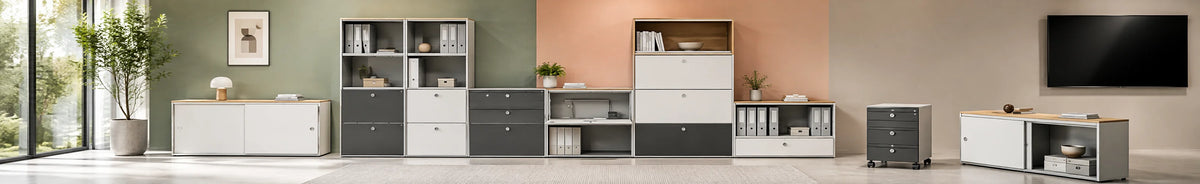 Hochwertige Modulsysteme Occasion Schweiz in modernem Premium-Showroom mit modularen Büromöbel-Systemen, offenen Stauraum-Elementen, Regalen und Schrankmodulen für flexible Büroeinrichtung