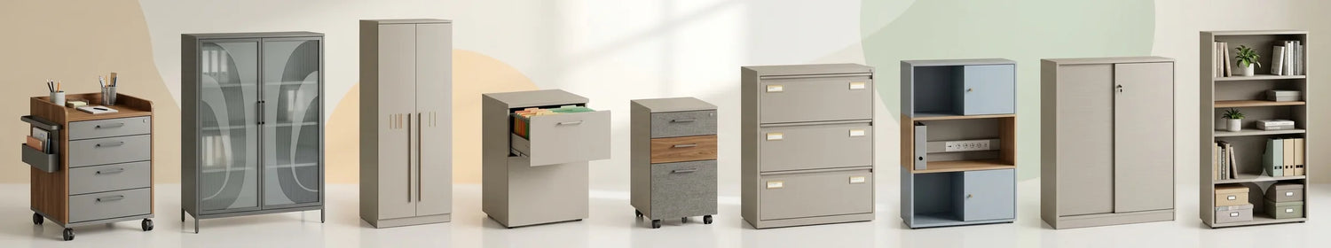 Helles 3D-Render-Banner gebrauchter Büro-Stauraummöbel wie Caddy Flügeltürschrank Garderobenschrank Hängeregister Korpus Lateralschrank Modulsystem Schiebetürschrank und Regal auf voller Bildbreite vor pastellfarbenem Hintergrund