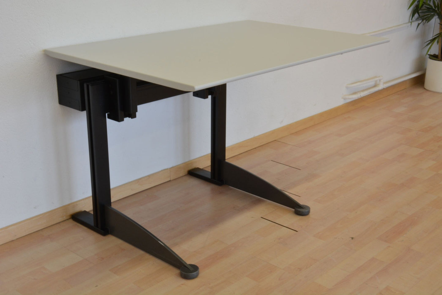 Elan Euroffice Schreibtisch Lichtgrau - 1200 x 800mm