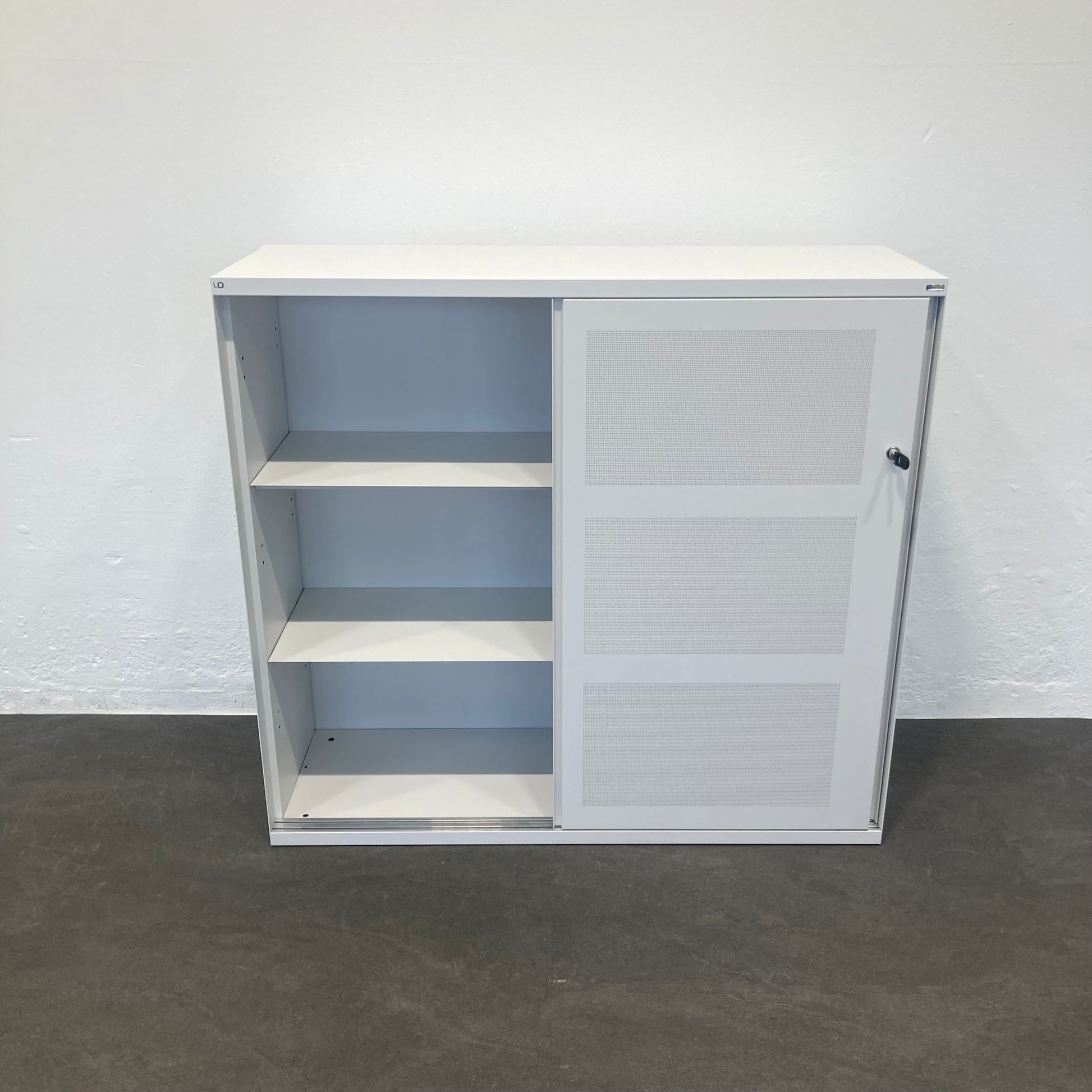 Lista Office LO One Schiebetür-Aktenschrank für 3 Ordner-Reihen - 6007966