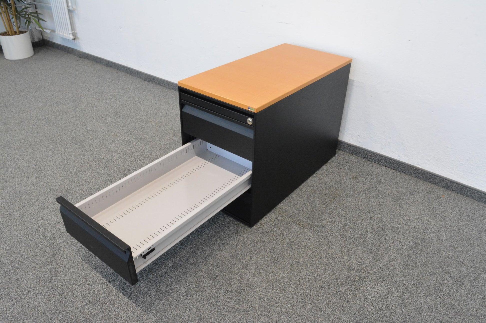 Lista Office Serie L Unterstell-Korpus mit unterer Schublade offen