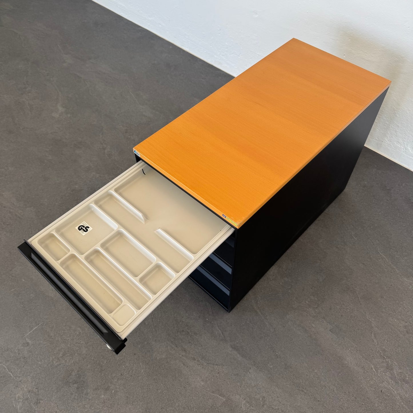 Lista Office Serie L Unterstell-Korpus mit Materialschale offen