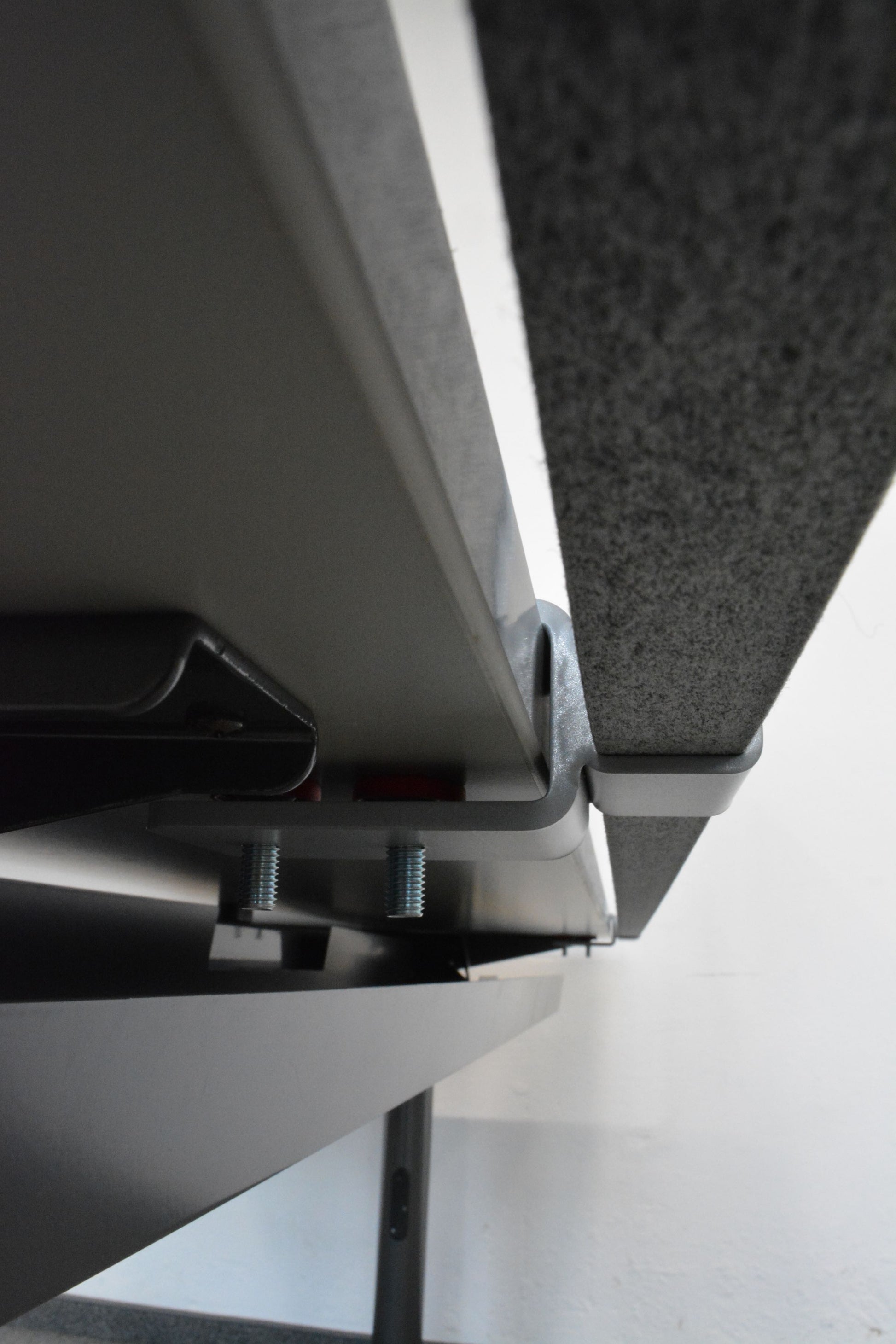 MC MyWall Tischtrennwand Detailfoto Tischhalterungen - 6011144