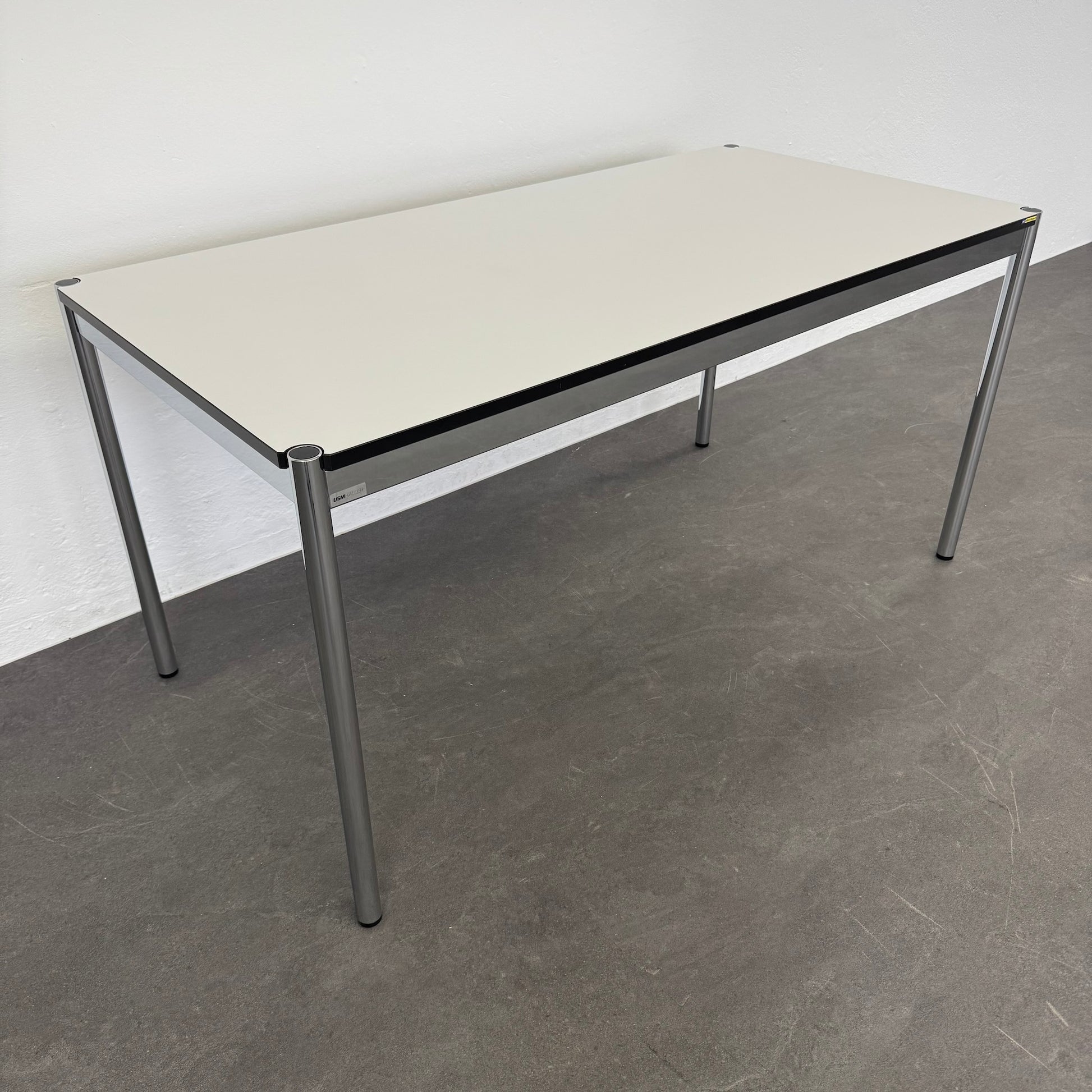 USM-Haller Classic Schreibtisch 1500x750mm