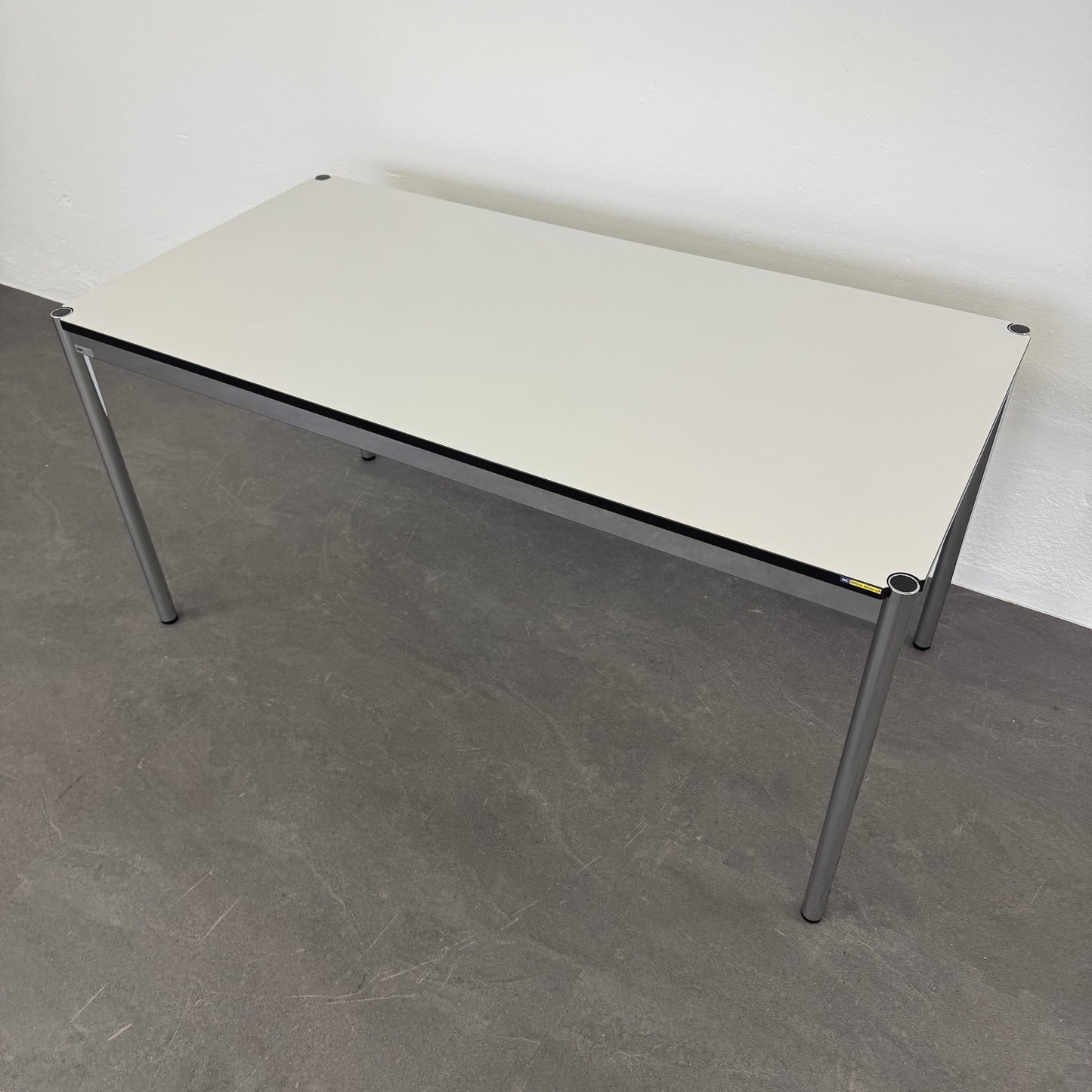 USM-Haller Classic Schreibtisch 740mm hoch