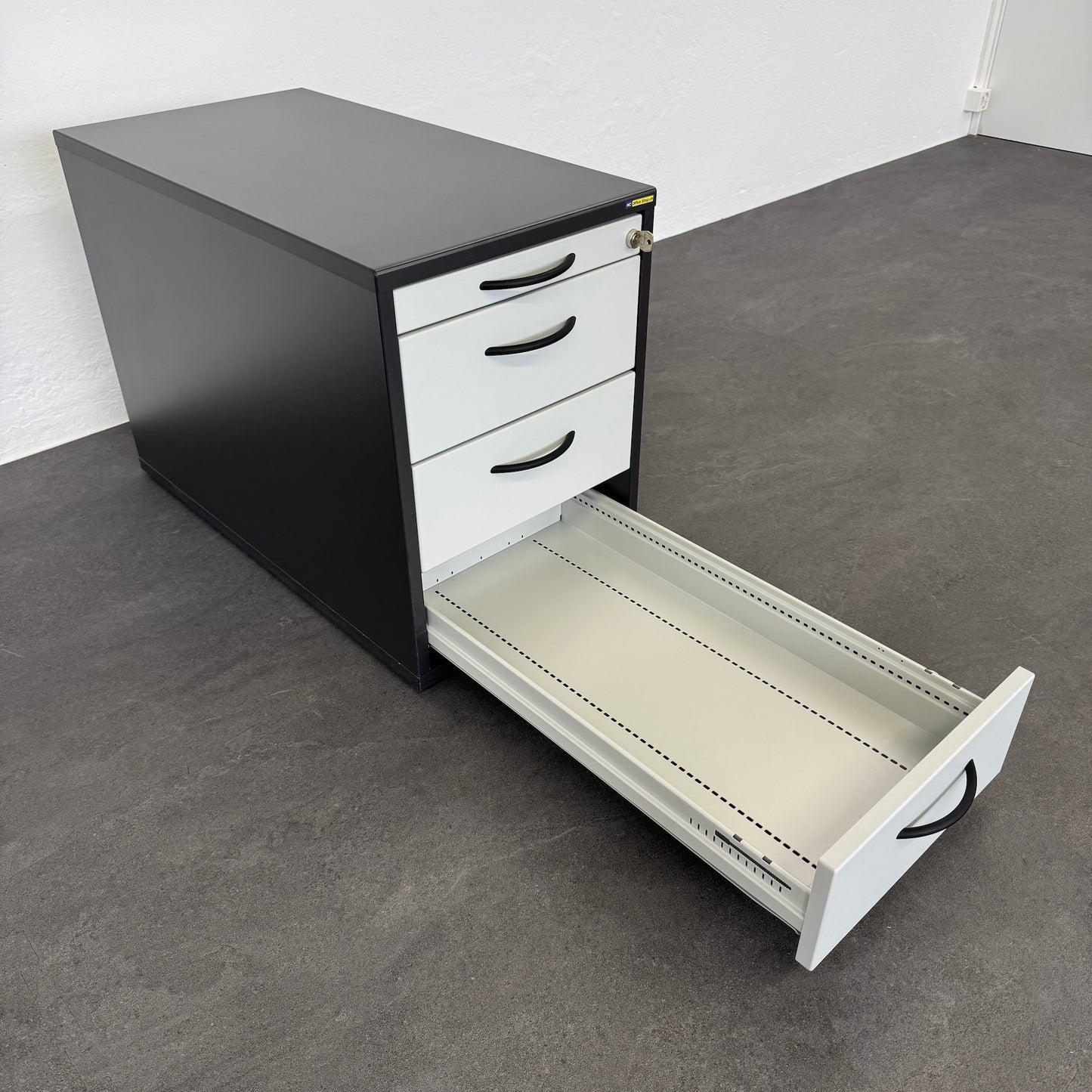 Elan Euroffice Unterstell-Korpus von links