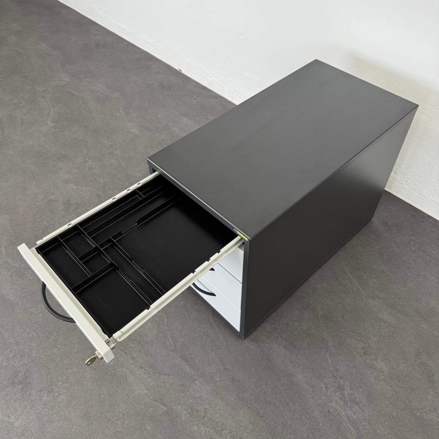 Elan Euroffice Unterstell-Korpus mit Materialschale offen