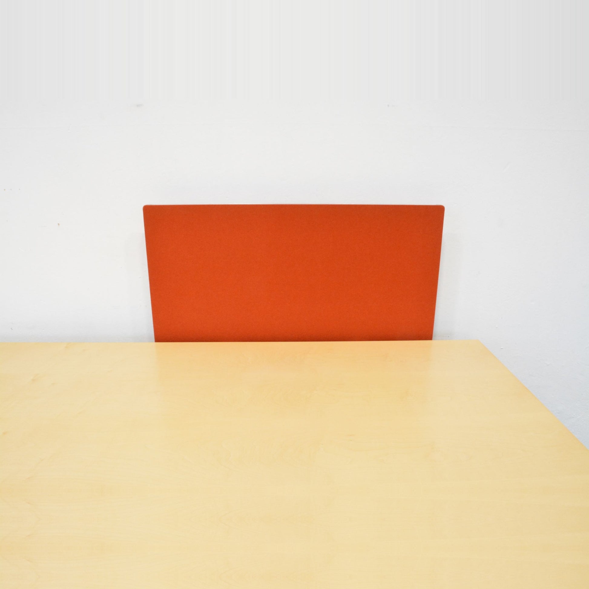 Lista Office One Trennwand mit Tischhalterung Stoffbezug Braunrot