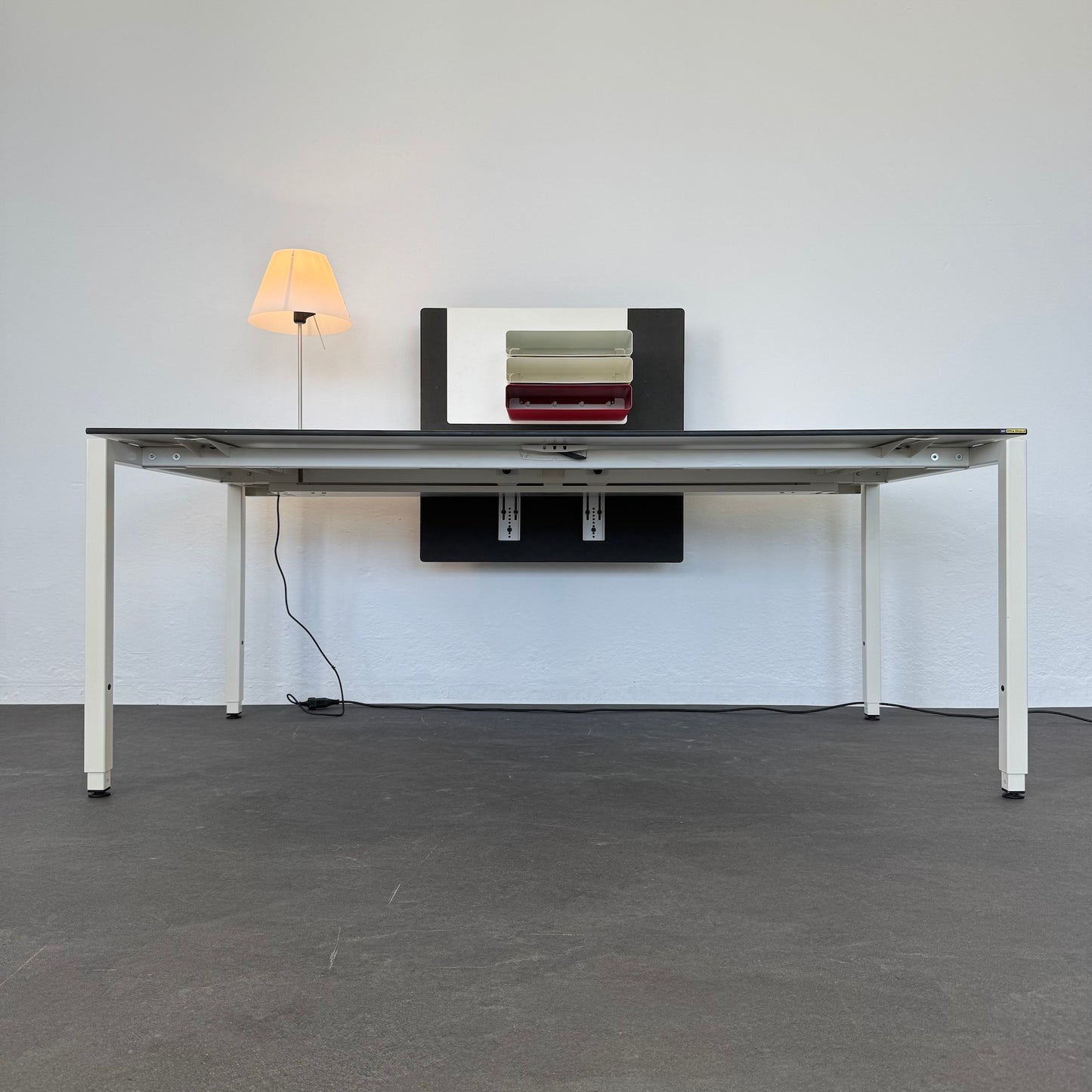 Lista Office Motion Schreibtisch Ansicht von unten