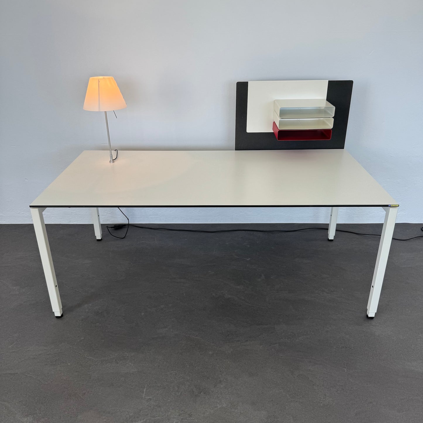 Lista Office Motion Schreibtisch Detailfoto Trennwand mit Ablage