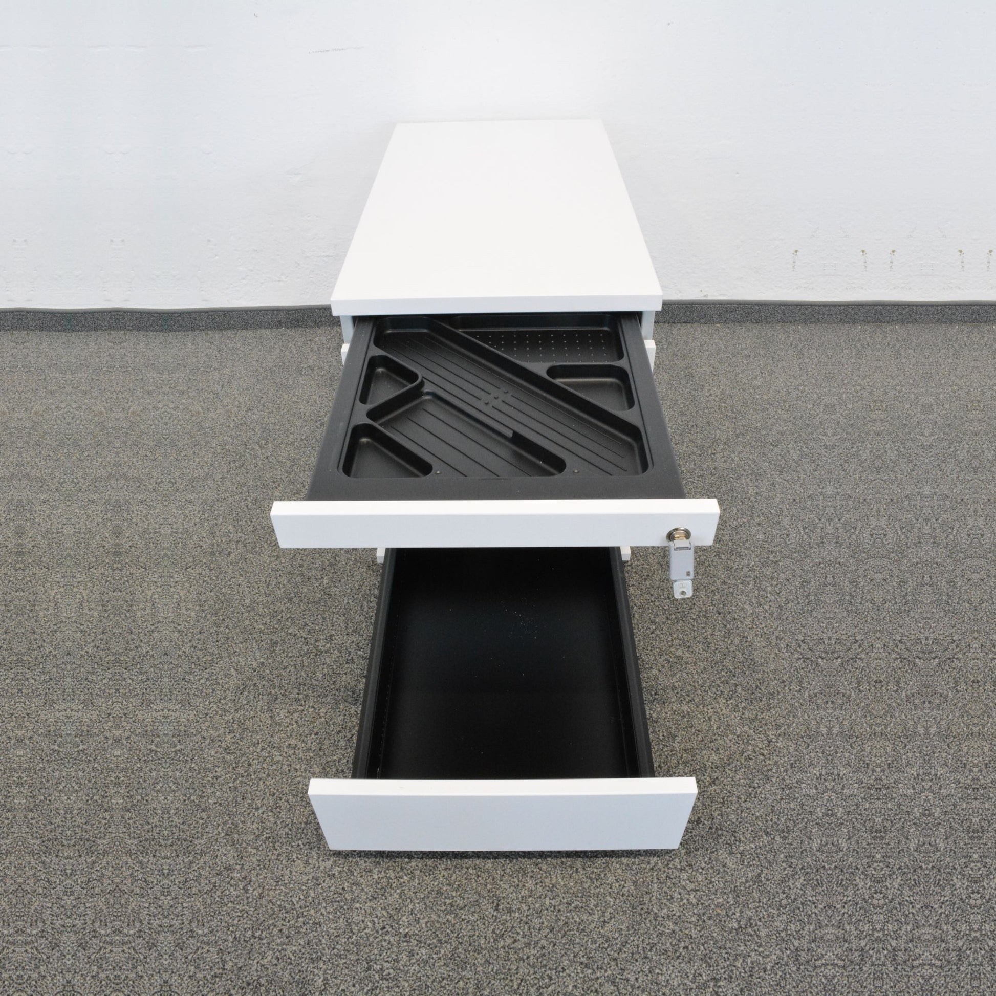Haworth Mobile Storage Roll-Korpus mit Materialschale und Schublade offen - 6019034