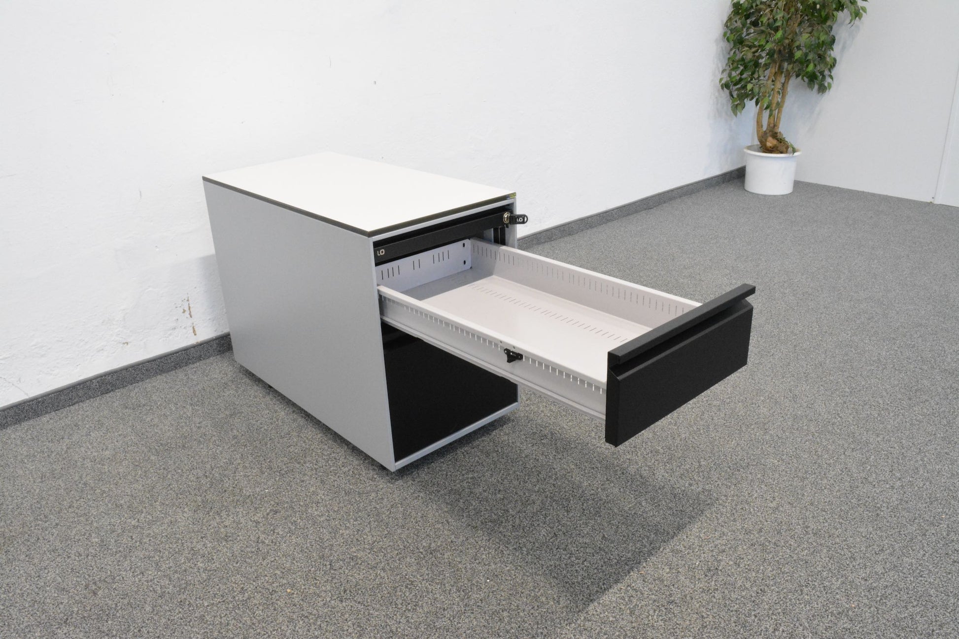 Lista Office Serie L Roll-Korpus mit Schublade offen