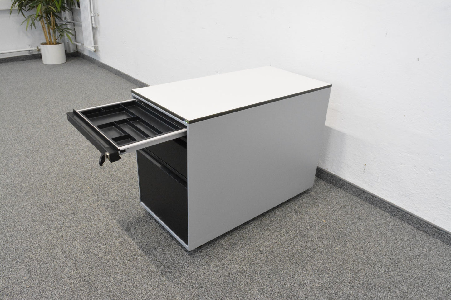 Lista Office Serie L Roll-Korpus mit Vollkern Abdeckplatte weiss