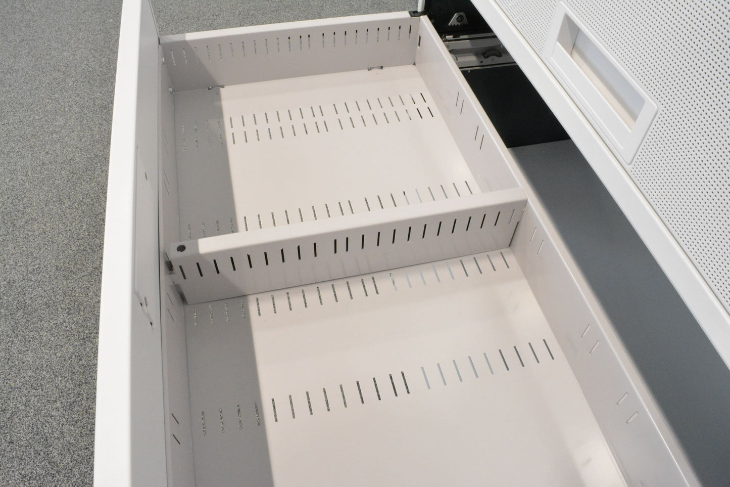 Lista Office Trenner für Qub Module eingebaut