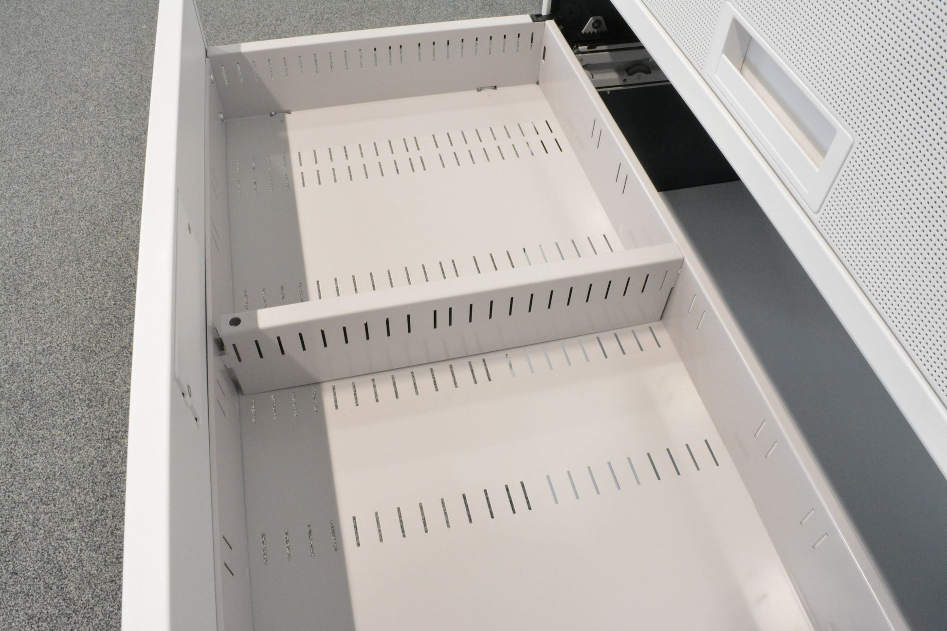 Lista Office Trenner für Qub Module eingebaut