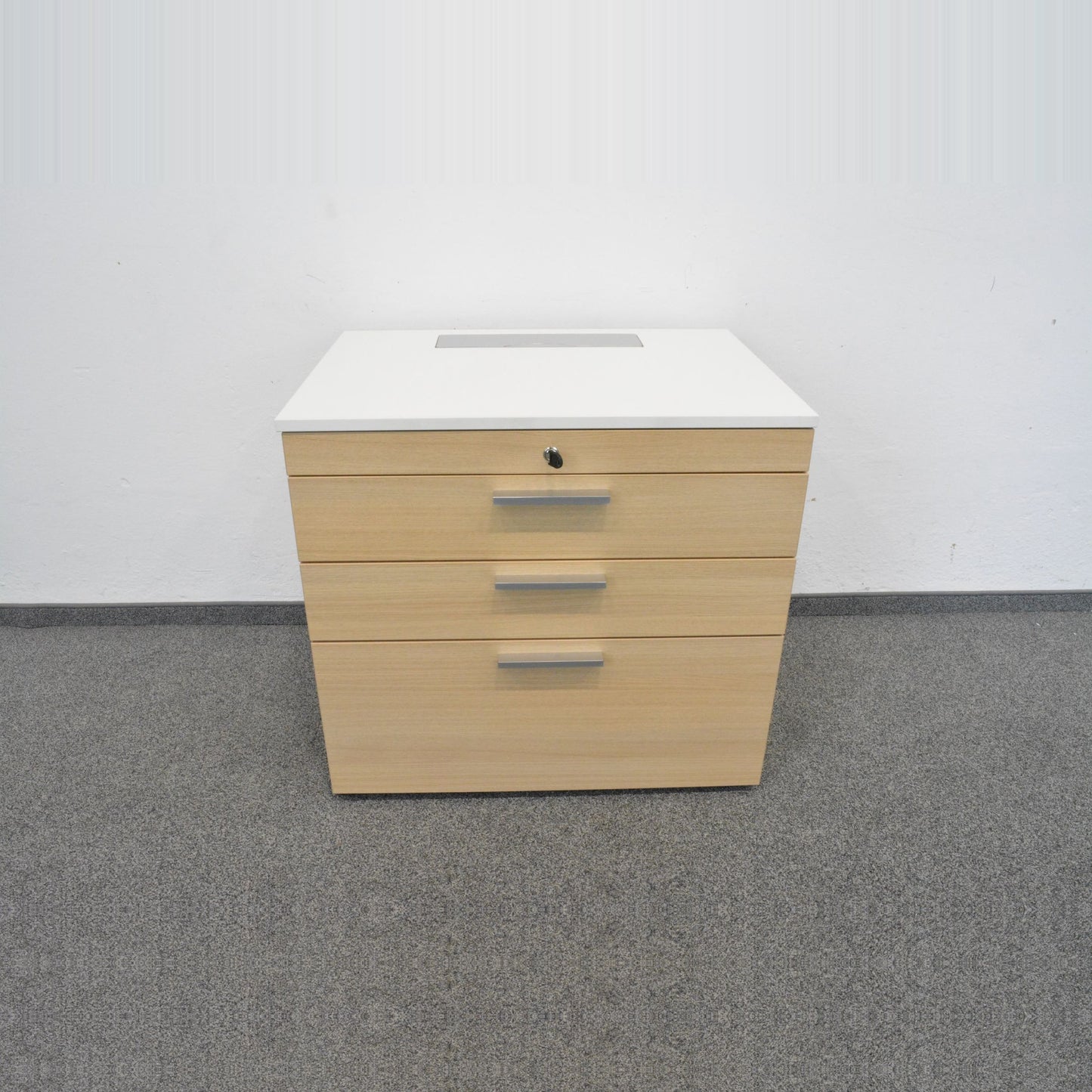 Echo Classic Sideboard aus Spanplatte in Eichendekor