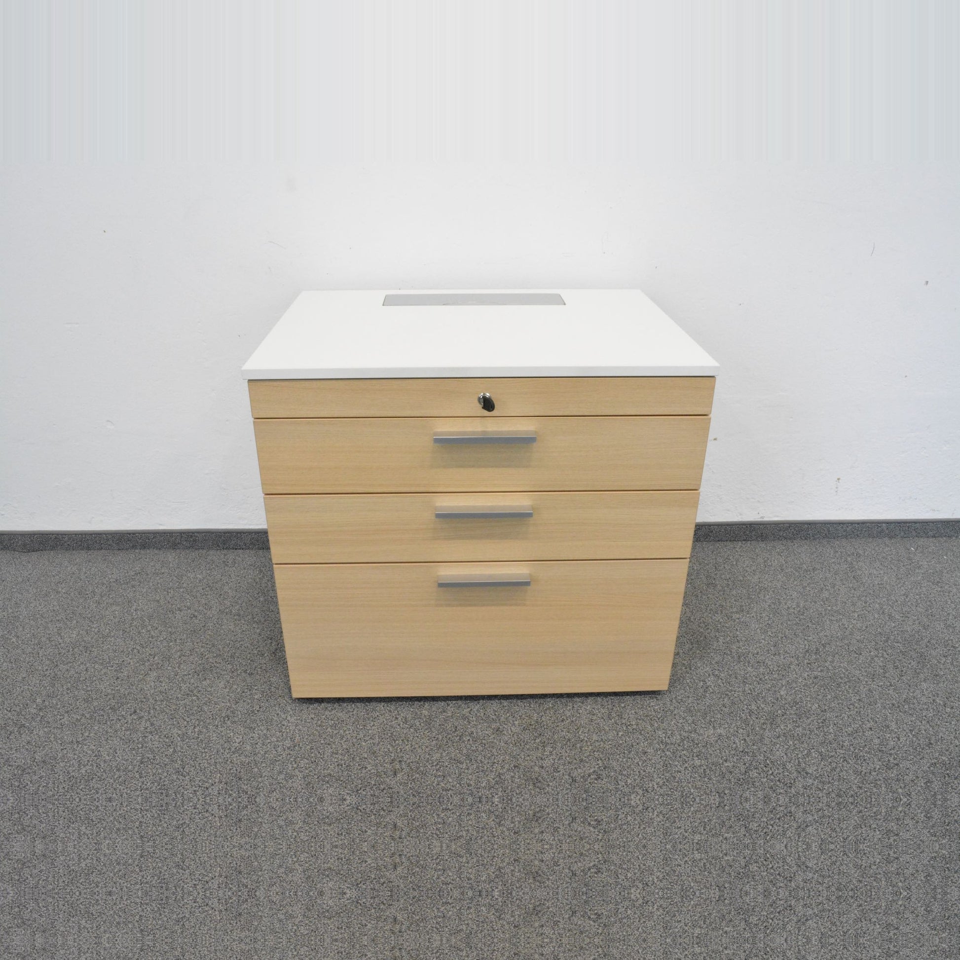 Echo Classic Sideboard aus Spanplatte in Eichendekor