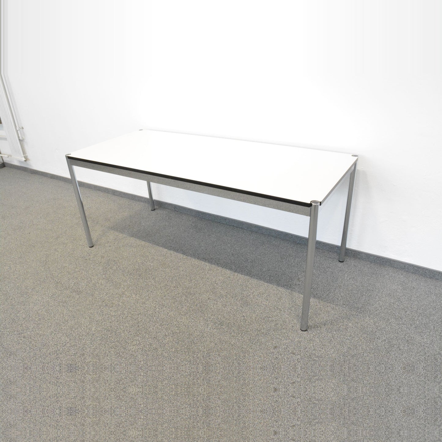 USM Haller Classic Schreibtisch mit Gestell chrom glanz