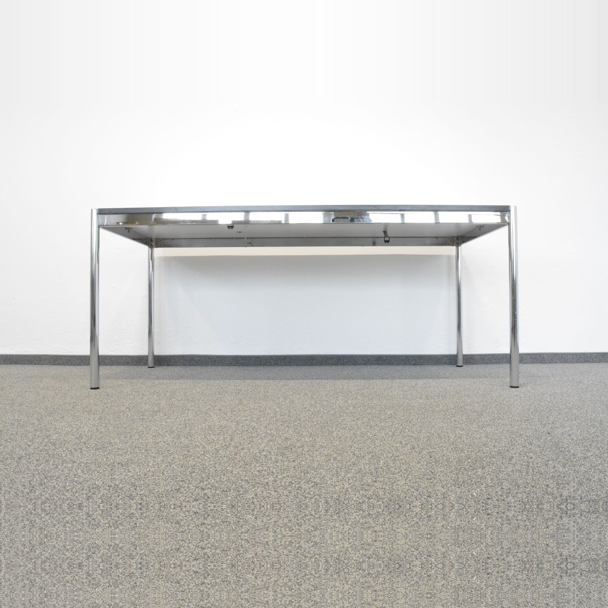 USM Haller Classic Schreibtisch Ansicht von unten