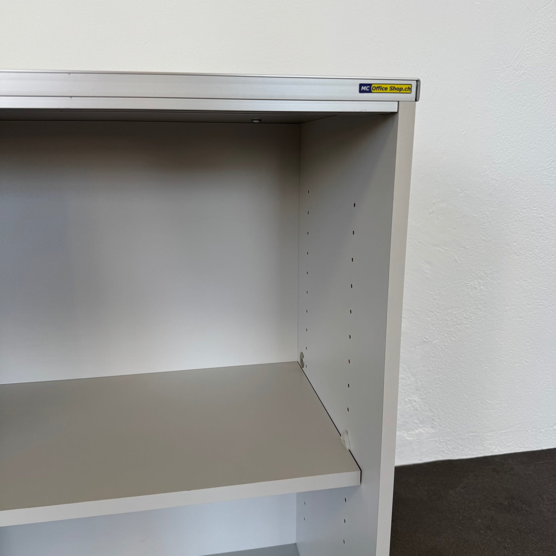 Denz D3 Schiebetür-Aktenschrank Detailfoto rechts oben